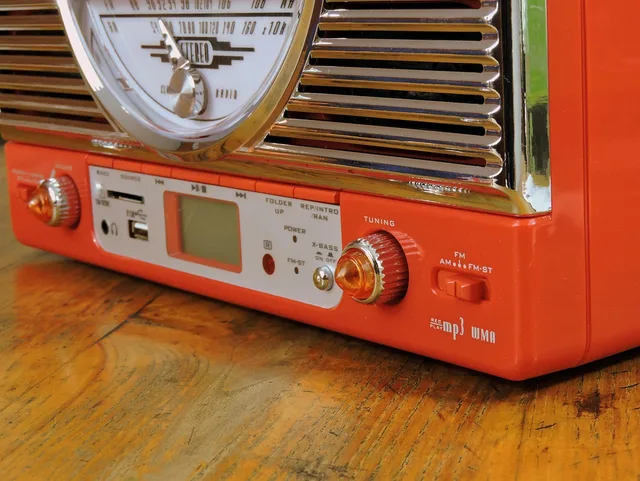 radio, volume, vintage, stereo, frequency, music, to listen, radio, radio, radio, radio, radio. Rækkevidde eller frekvens: hvordan prioriterer du i medieplanen?